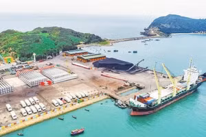 Cảng biển Hòn La (Quảng Trị).