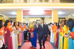 Tổng Bí thư, Chủ tịch nước Tô Lâm và Phu nhân cùng Đoàn đại biểu cấp cao Việt Nam về tới ga Gia Lâm (Hà Nội) sau chuyến thăm thành công tốt đẹp tới Trung Quốc