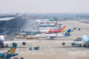Trong những năm gần đây, sân bay quốc tế Nội Bài trở nên quá tải vào những dịp lễ, tết hoặc cao điểm nghỉ hè.
