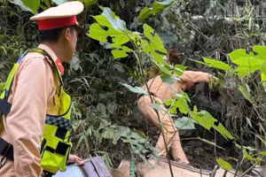 Ngay sau khi tiếp nhận thông tin, Phòng Cảnh sát giao thông, Công an tỉnh Sơn La và các lực lượng chức năng đã có mặt tại hiện trường.