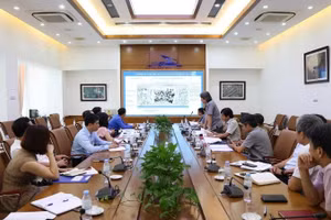 Hình ảnh tại cuộc họp thẩm định, thống nhất thiết kế và nội dung khắc trên bức phù điêu thuộc dự án “Nhà truyền thống và Bảo quản hiện vật lịch sử Đường sắt Việt Nam”. (Ảnh: VNR)
