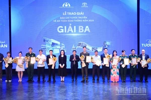 Báo Nhân Dân có tác phẩm “Bài toán hạ tầng và quản trị giao thông số” nhận giải Ba do Ban tổ chức trao.