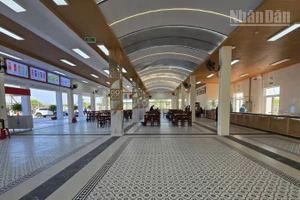 Sảnh chờ tại trạm dừng nghỉ Km205+092.