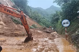 Ảnh minh họa: Khu Quản lý đường bộ II (Cục Đường bộ Việt Nam) khắc phục hậu quả mưa lớn cuối tháng 10/2025.