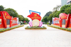 Thành phố Hồ Chí Minh rực rỡ cờ hoa, pano, lan tỏa không khí hân hoan, phấn khởi hướng tới Đại hội Đảng bộ Thành phố lần thứ I, nhiệm kỳ 2025-2030.