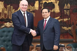 Thủ tướng Chính phủ Phạm Minh Chính và Tổng Giám đốc Hãng thông tấn TASS (Liên bang Nga) Andrey Kondrashov. (Ảnh: Trần Hải)