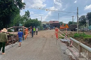 Các tuyến đường bị ảnh hưởng do bão số 13 đều đã được khắc phục hậu quả, hiện giao thông trên toàn quốc đã thông suốt. Tuy nhiên, các đơn vị vẫn tiếp tục xử lý vá nền, bồi lấp sạt lở để bảo đảm an toàn giao thông.