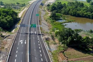 Cao tốc Vân Phong-Nha Trang.