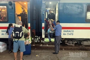 Sau khi giá xăng điều chỉnh giảm giá, ngành đường sắt áp dụng giảm giá vé từ ngày 13/3/2026.