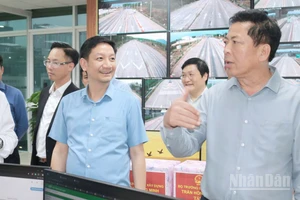 Bộ trưởng Xây dựng Trần Hồng Minh đã tới thị sát và kiểm tra công tác vận hành hệ thống thu phí điện tử không dừng (ETC) trên các tuyến cao tốc bắc-nam phía đông tại Trung tâm Dữ liệu Thu phí (Back-End).
