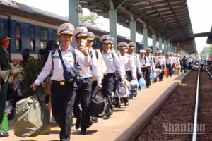 Chiến sĩ Hải quân tại ga Biên Hòa.