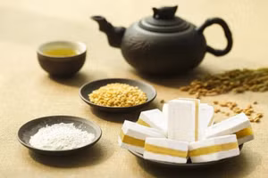 Bánh khảo là thức quà truyền thống của người Tày ở Cao Bằng đãi khách mỗi dịp Tết đến, xuân về.