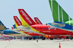 Giá nhiên liệu tăng nhanh khiến chi phí đầu vào của các hãng tăng vọt. Nếu tháng 2, giá dầu JetA1 trung bình là 89 USD/thùng thì đến nay đã vọt lên mức trên 220 USD/thùng. Do đó, hoạt động khai thác của các hãng hàng không nội địa đều đang chịu sức ép lớn từ giá nhiên liệu máy bay thế giới tăng trong thời gian ngắn.