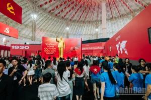 Triển lãm quốc gia "95 năm Cờ Đảng soi đường", diễn ra từ ngày 28/8 đến 15/9/2025 tại Trung tâm Hội chợ Triển lãm Quốc gia (Đông Anh, Hà Nội), là một chuyên đề nổi bật trong chuỗi hoạt động kỷ niệm 80 năm Cách mạng Tháng Tám và Quốc khánh 2/9.