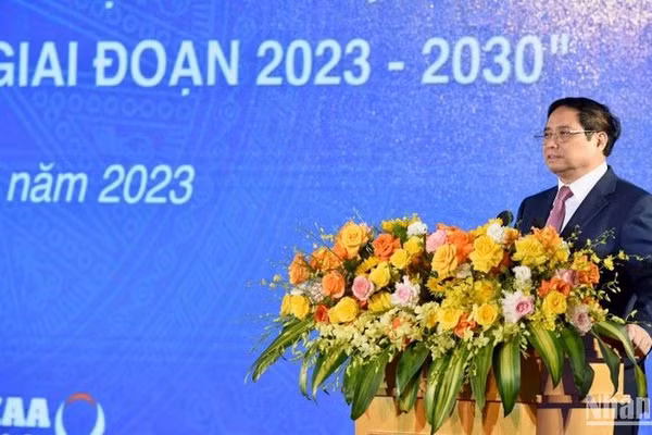 Thủ tướng Phạm Minh Chính phát biểu tại Lễ phát động Phong trào "Cả nước thi đua xây dựng xã hội học tập, đẩy mạnh học tập suốt đời giai đoạn 2023-2030". (Ảnh: Trần Hải).