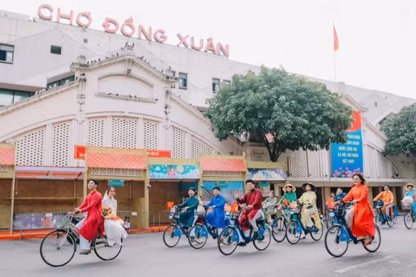 Quận Hoàn Kiếm đang ngày càng thu hút khách du lịch nhờ những nét đẹp văn hóa.