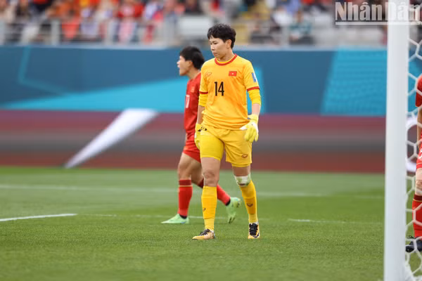 Thủ thành Kim Thanh thi đấu kiên cường trước những tiền đạo mạnh của đối phương. (Ảnh: ĐỨC ĐỒNG)