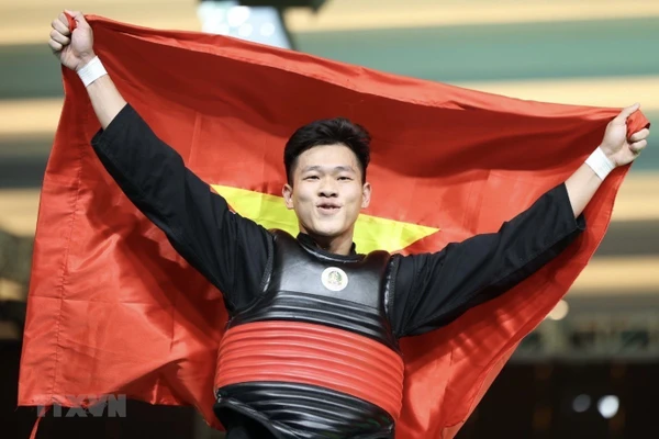 Nguyễn Tấn Sang giành Huy chương Vàng môn Pencak Silat nội dung đối kháng hạng 75-80kg nam. (Ảnh: TTXVN)