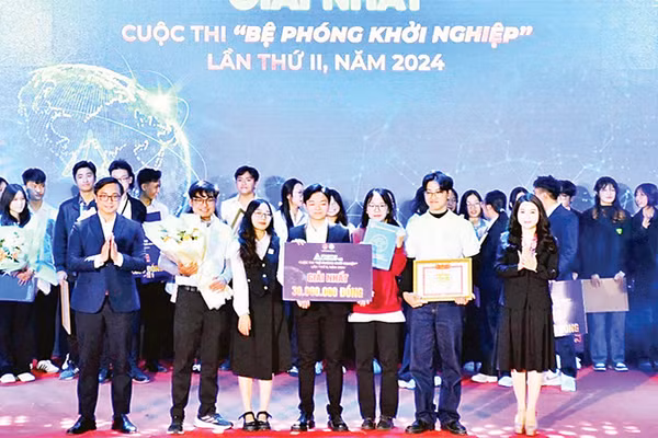 Dự án Awake Drive đã giành giải nhất cuộc thi Bệ phóng khởi nghiệp năm 2024.