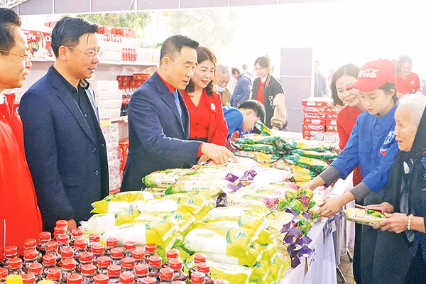 Những tấm lòng nhân ái 