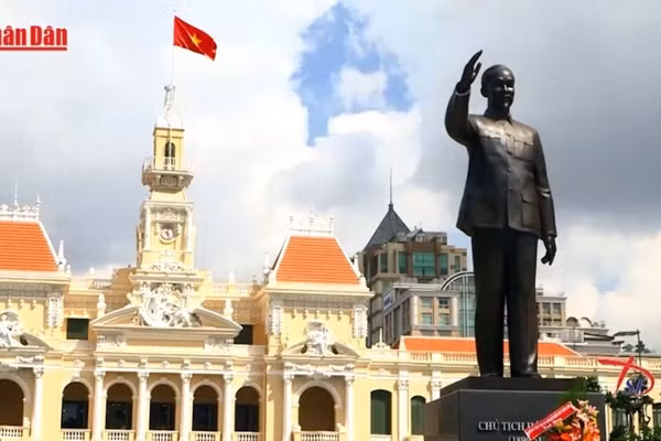 Độc lập dân tộc gắn với chủ nghĩa xã hội là lựa chọn tất yếu của Cách mạng Việt Nam.