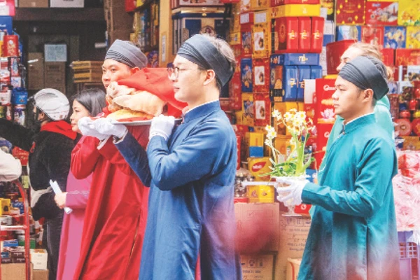 Hàng nghìn người dân tham gia chương trình Tết Việt 