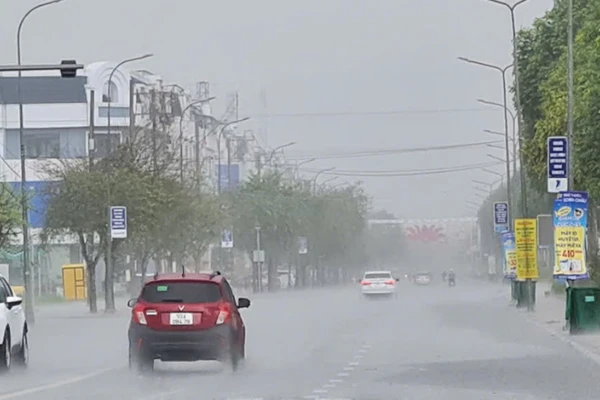 Cơn mưa nặng hạt tại thành phố Cần Thơ