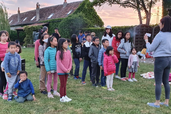 Một buổi học ngoài trời của nhóm Cánh Diều.