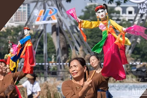 Xây dựng thương hiệu quốc gia bằng văn hóa: Con đường dài cần bước đi bài bản