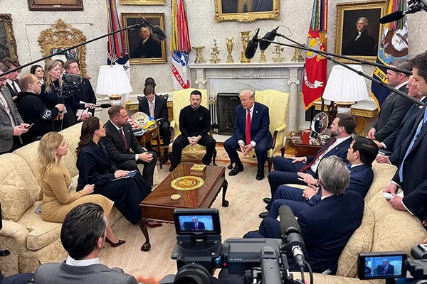 Cuộc hội đàm giữa Tổng thống Mỹ Donald Trump và Tổng thống Ukraine Volodymyr Zelensky tại Nhà Trắng ngày 28/2. Ảnh | AP/Mstyslav Chernov 