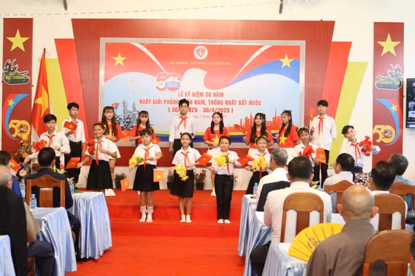 Lễ kỷ niệm 50 năm Ngày Giải phóng miền nam, thống nhất đất nước được tổ chức tại Campuchia.