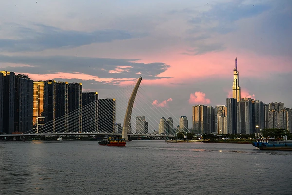 Là người Việt, ai cũng mong đất nước mạnh giàu