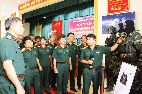 Nhà máy Z176 (Tổng cục Công nghiệp quốc phòng) tích cực nghiên cứu, cải tiến thiết kế sản xuất sản phẩm áo trang bị K23.