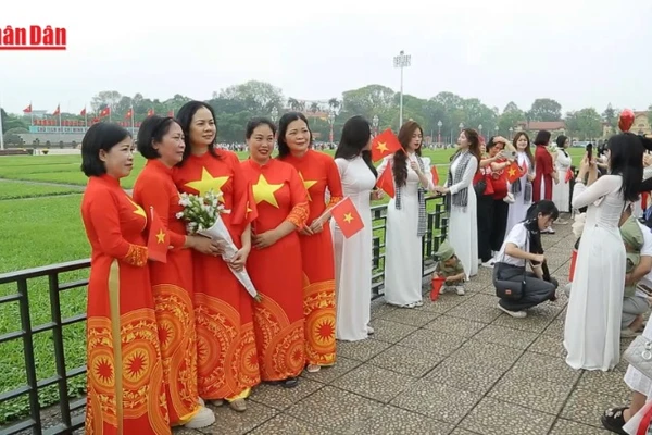 [Video] Không khí “ngày hội non sông” tại Hà Nội