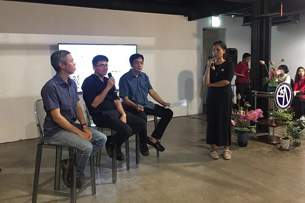 Ban Tổ chức giới thiệu các điều lệ của Giải thưởng Vì một Hà Nội đáng sống. 