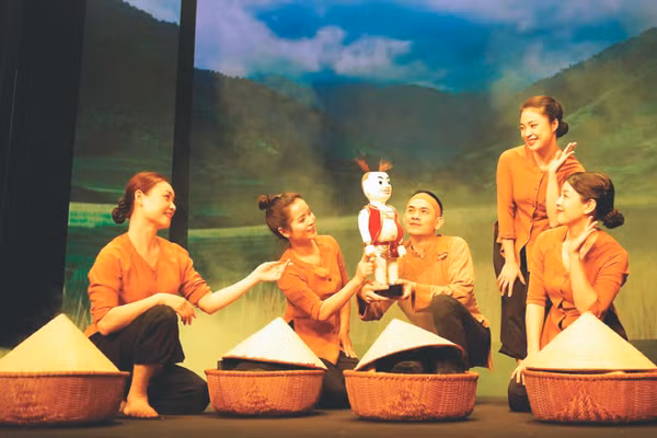 Tiết mục rối "Mơ rồng" của nhóm nghệ sĩ Nhà hát múa rối Trung ương do đạo diễn Lê Quý Dương dàn dựng. 