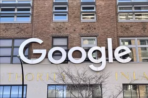 Biểu tượng Google tại văn phòng ở New York, Mỹ. (Ảnh: Kyodo/TTXVN)