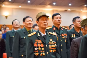 Cựu quân nhân là hội viên Hội Cựu chiến binh đồng thời là cựu chiến binh thì được ngân sách nhà nước đóng bảo hiểm y tế. (Ảnh: BÁO NHÂN DÂN)