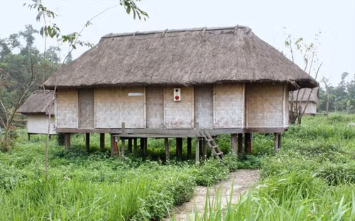 Nhà ở của người Vân Kiều. (Nguồn: Báo Dân tộc)