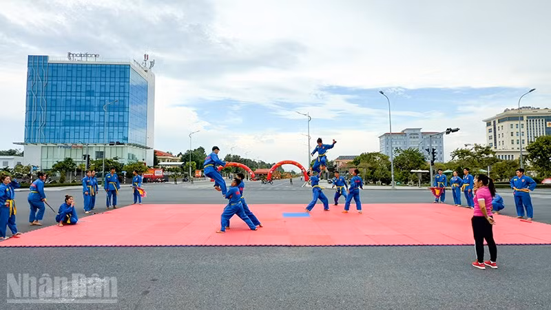 ndo_bl_hinh-4-tien-buoc.jpg