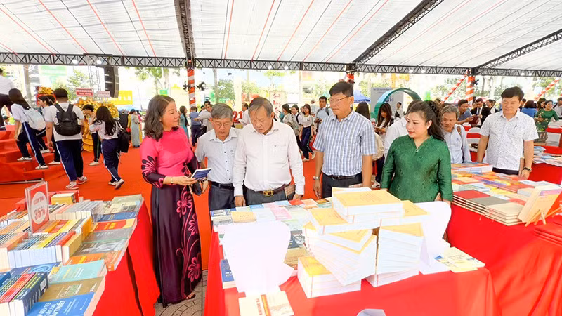 anh-1-ngay-sach-1.jpg
