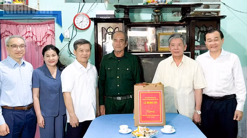 ndo_tl_anh-2-tham-gia-dinh-cong-pham-phu-quoi.jpg