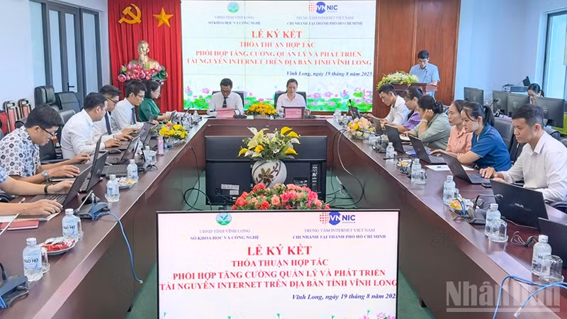 ndo_br_anh-2-quang-canh-le-ky-ket-hop-tac.jpg
