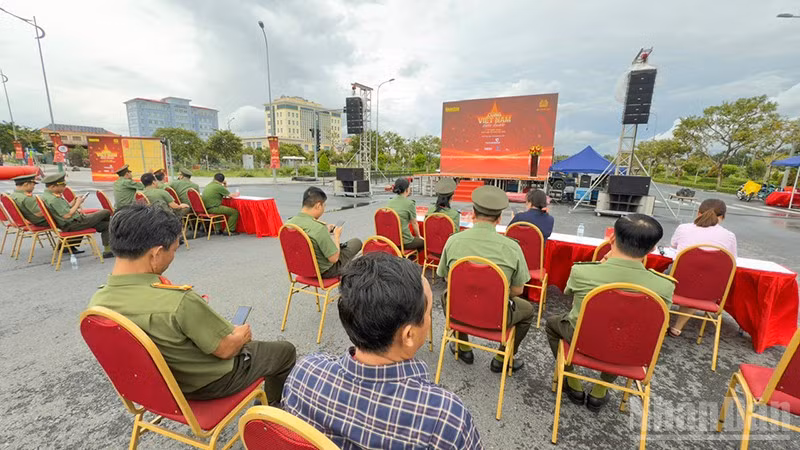 ndo_br_b-2-tong-duuyet-chuong-trinh.jpg