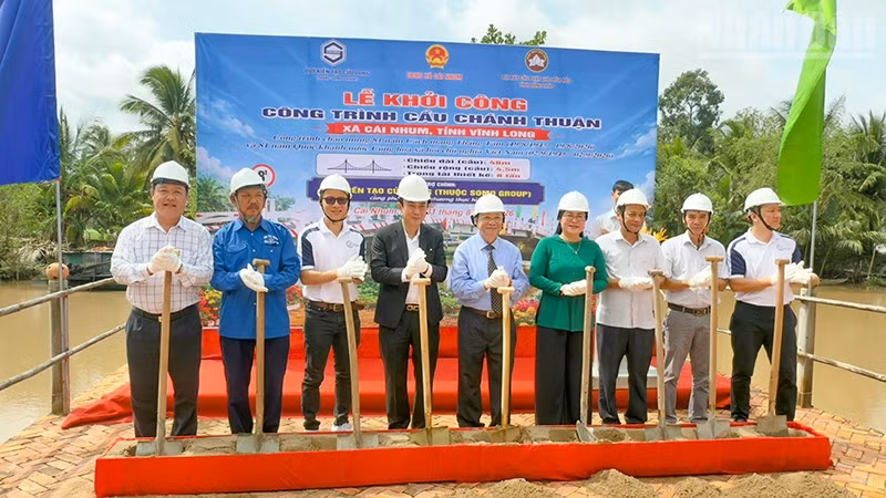 Nghi thức khởi công cầu Chánh Thuận. (Ảnh: BÁ DŨNG)