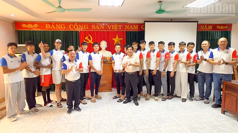 ndo_tr_anh-1-tang-qua.jpg