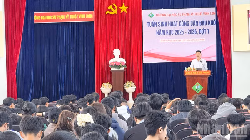 Tập huấn cho sinh viên tại Trường đại học Sư phạm kỹ thuật Vĩnh Long.
