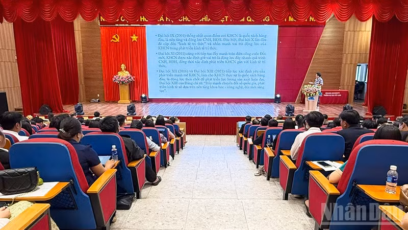 ndo_br_anh-1-dien-gia-trinh-bay-tai-hoi-nghi.jpg