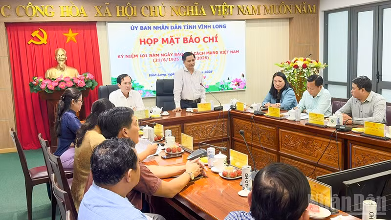 ndo_br_anh-2-hop-mat.jpg