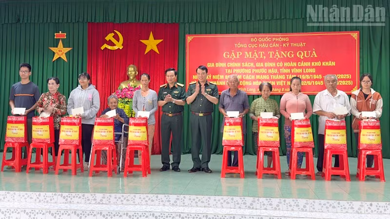 ndo_tr_anh-5-trao-qua-tai-phuong-phuoc-hau.jpg